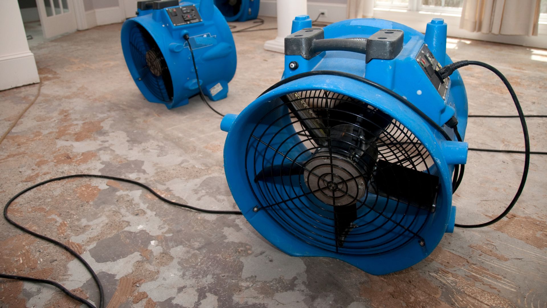 A couple of blue blowers sitting on top of a floor